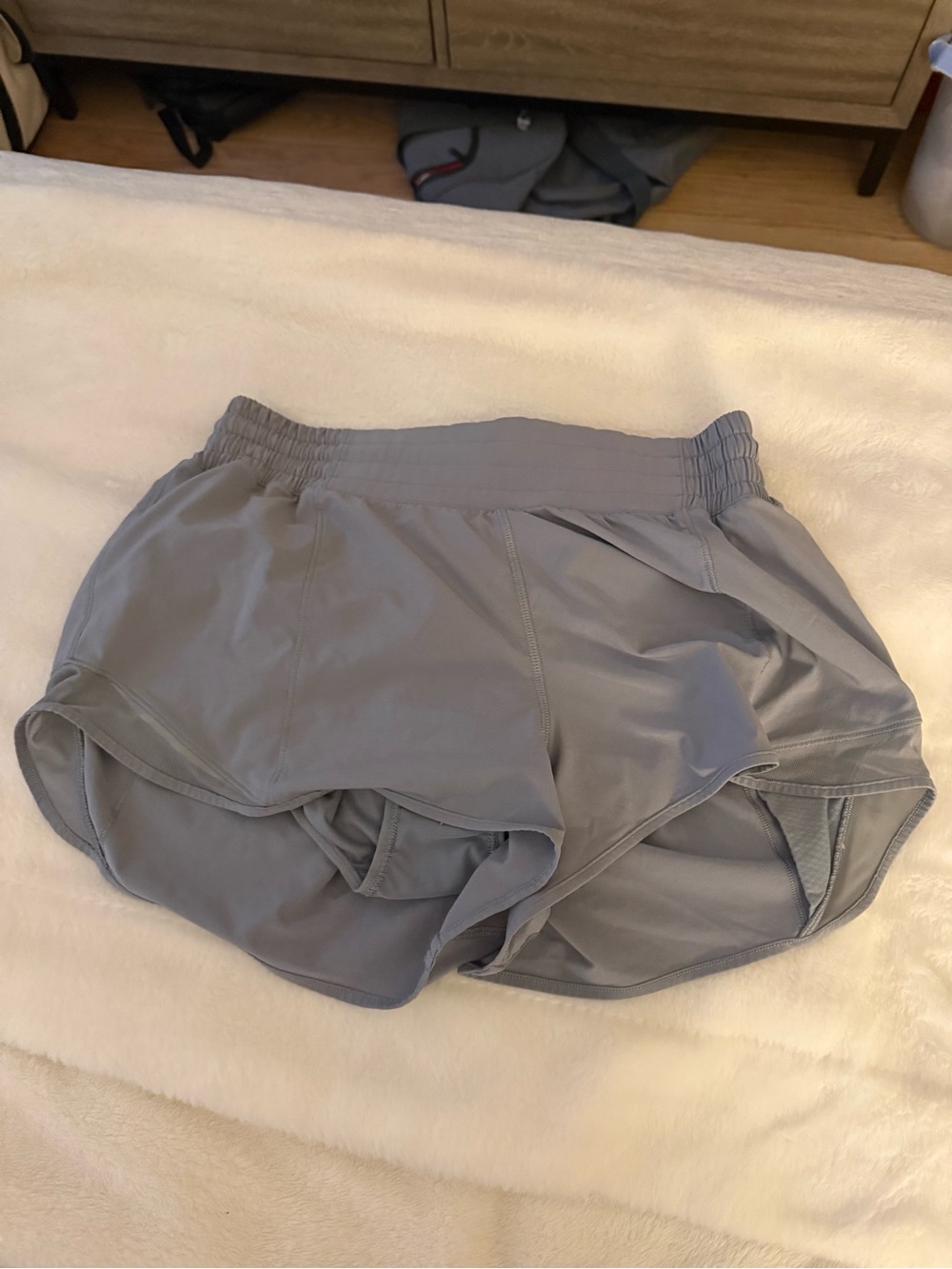 lululemon athletica Hotty Hot HR 2.5” Light Gray Women's Running Shorts